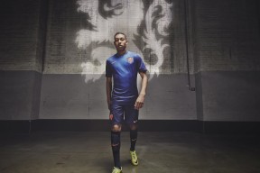 FIFA世界杯版权-网坛女王跨界电竞！阿扎伦卡FPX赛场绝杀引热议